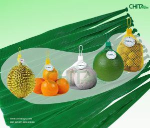 Túi lưới nhựa Chita Agri được làm từ nhựa PP nguyên sinh cao cấp, được thiết kế thông thoáng, giúp hàng hóa “thở” tốt, hạn chế ẩm và giữ độ tươi trong suốt quá trình lưu kho, vận chuyển, bảo quản và bán lẻ